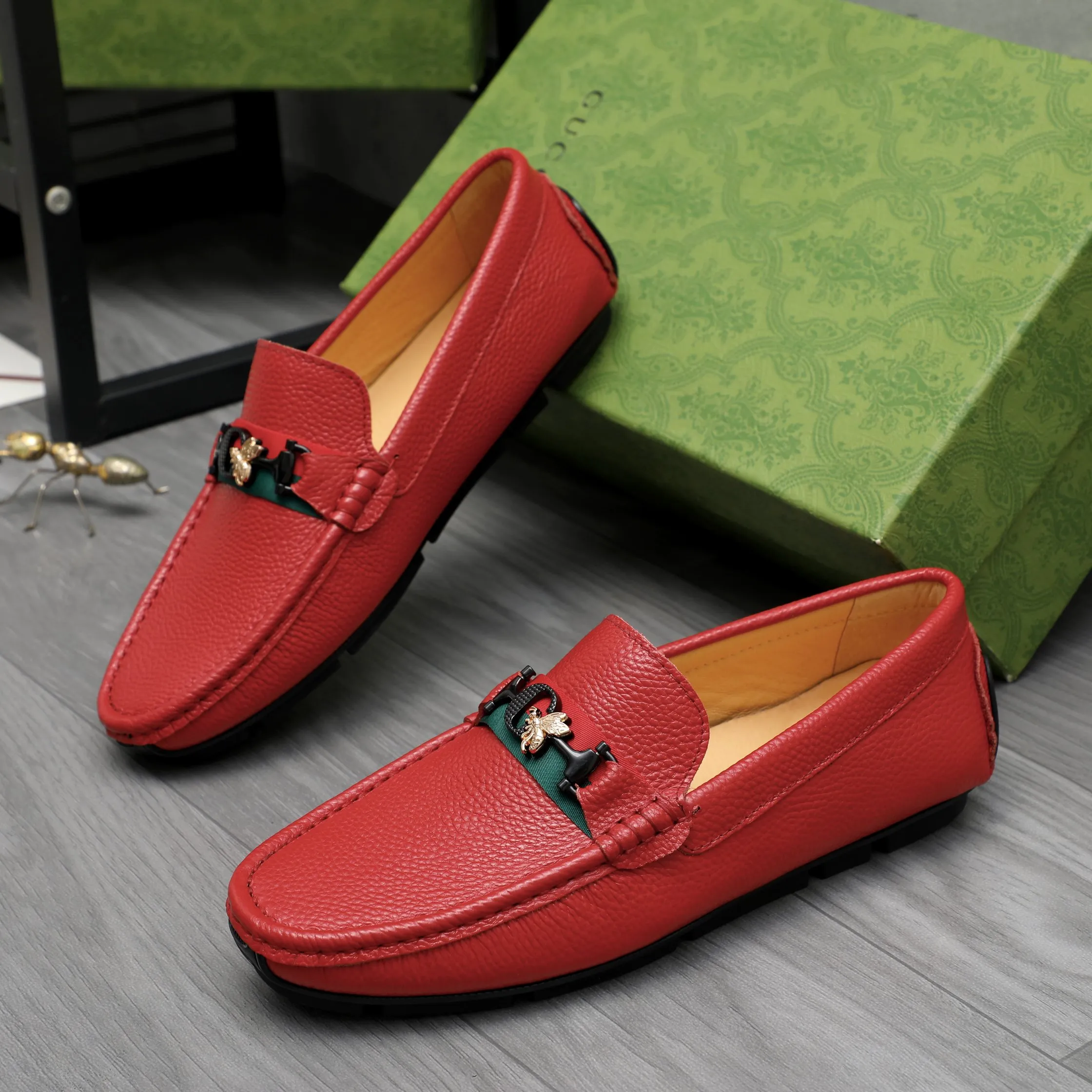 Men's shoes 💰360 Product trademark: GUCCI "Gucci" casual slip-on men's shoes Regular size: 38-45 Product materials: Selected pebbled cowhide upper, pigskin lining, rubber outsole